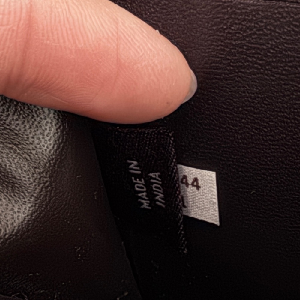 COACH New York Slim Wallet in Burgundy Color - Picture 9 of 10
